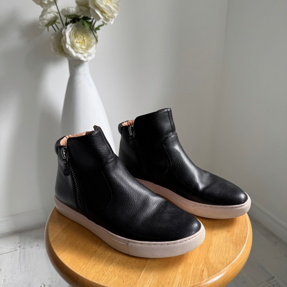 Gentle Souls Carter Black Leather Zip Sneaker Boots Womens 7 / EU 37.5 Comfort